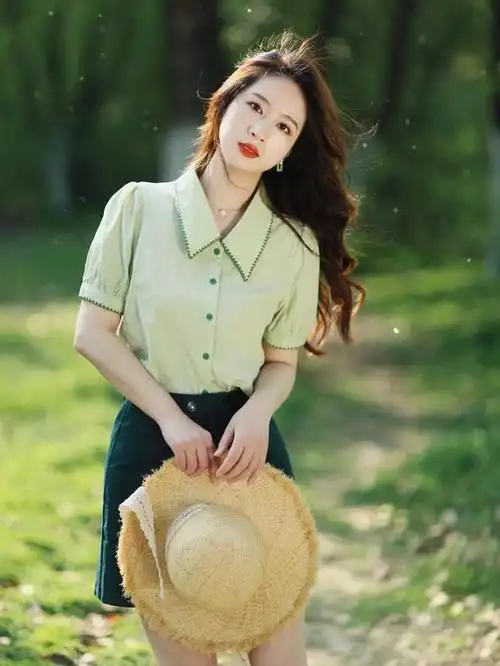 今天就给大家分享一些气质女人的拍照姿势,这些落落大方的姿势不能少