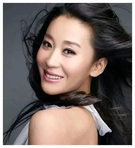 她是罗晋前女友今39岁开私人飞机被大21岁老公宠成公主