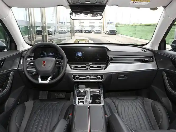 我觉得红旗hs5的内饰设计即便是与奔驰glc,宝马x3和奥迪q5l等车型相比