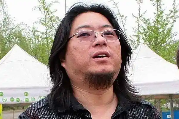 高晓松的家世非常显赫,他的爸爸高立人曾任广空某部参谋,而他的妈妈