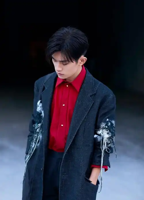 易烊千玺 宝格丽香氛全球代言人