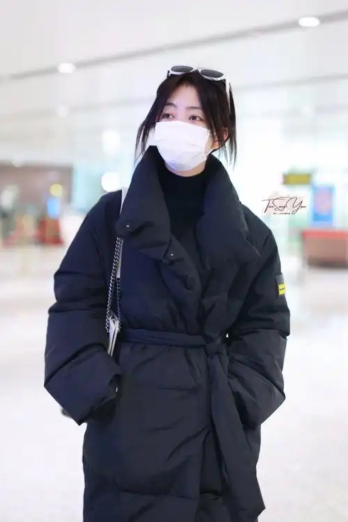 谭松韵机场穿搭|好喜欢她轻松自在的样子呀