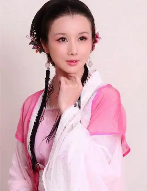 孙菲菲的13个古装扮相一位颇具历史感的古装美人