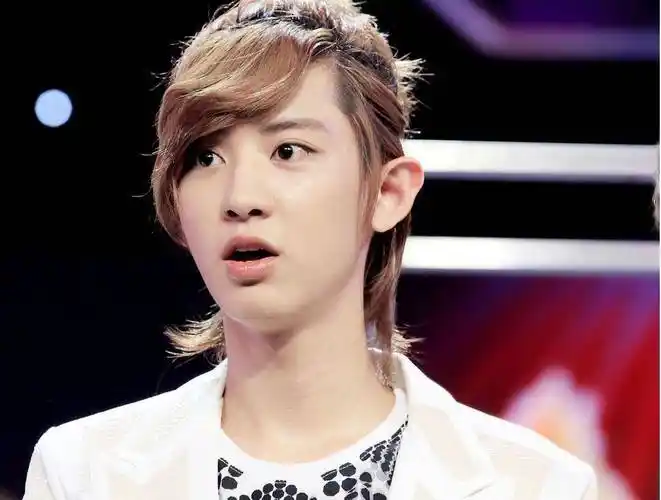 朴灿烈,金在奂,宫脇咲良的招风耳很难看吗?_耳朵_个人_专辑