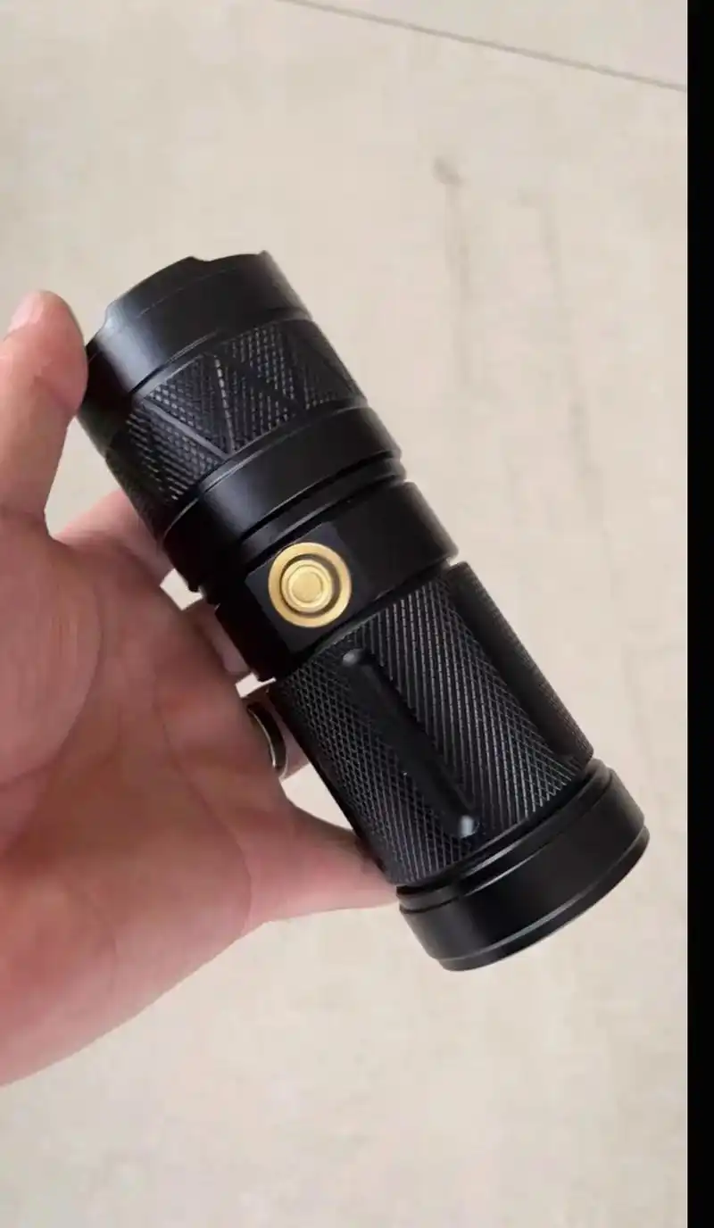 图文伙伴计划这款充电手电筒,灯的亮度很强,白激光灯 - 抖音