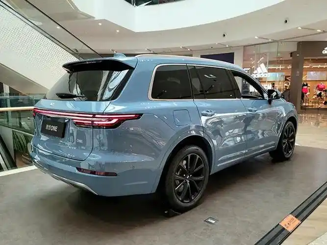 实拍2021款理想one,六座舒适性有提升,油箱变大续航达890km-新浪汽车