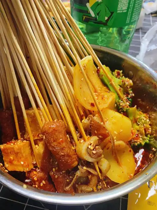 还有鸭翅鸭掌鸭肠子…95冷锅串串16615网上买的冷锅串串锅底