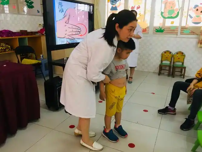 韶关市第二人民医院送医进山水华府幼儿园义诊活动