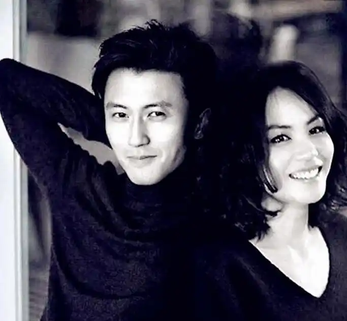 原来王菲身材这么好!代言内衣穿半透吊带露精致锁骨,完胜张柏芝