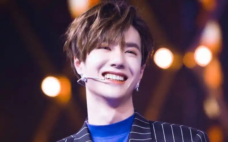 王一博括弧笑又出新素材  耶啵括弧笑上线营业啦,是甜过初恋的王甜甜