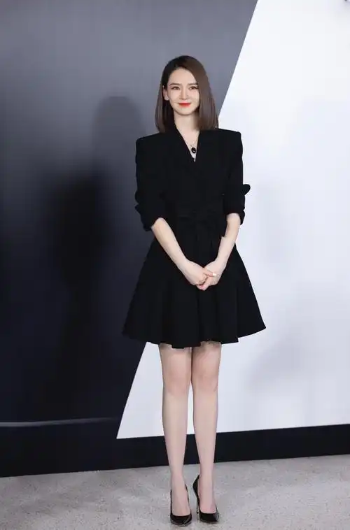 p>戚薇,1984年10月26日出生于四川省成都市武侯区,中国内地女演员