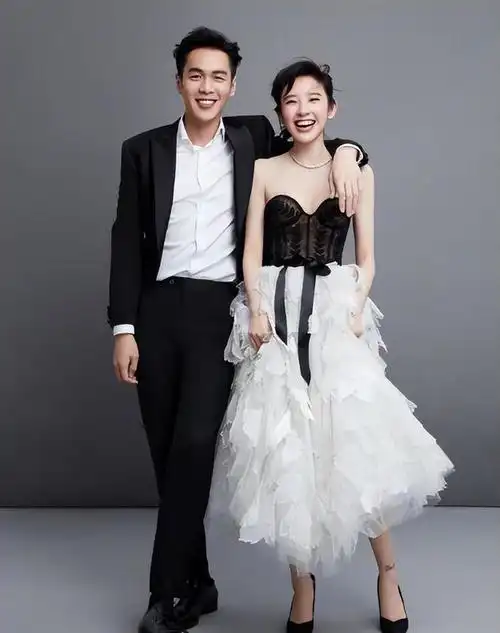 张若昀34岁生日唐艺昕亲手为老公做蛋糕夫妻低调庆祝超甜蜜