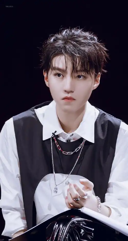 王俊凯二十四岁肆意生长