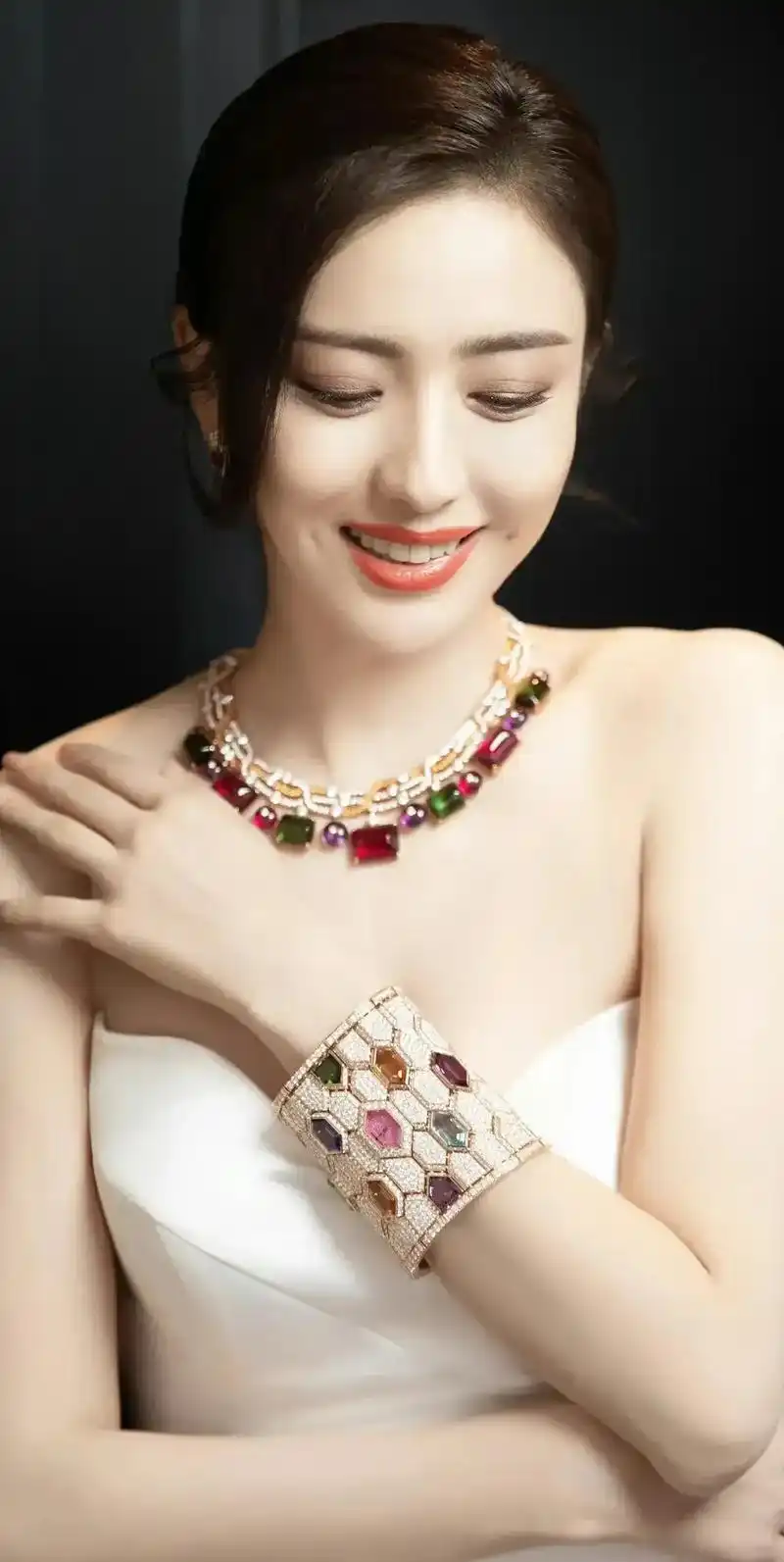 倾城一笑,盛世美颜佟丽娅