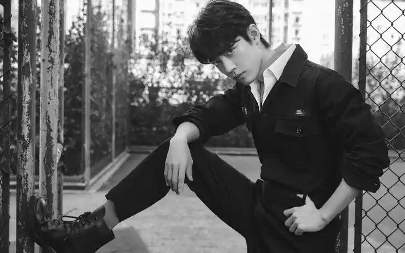 冷峻帅气小鲜肉肖战魅力高冷写真