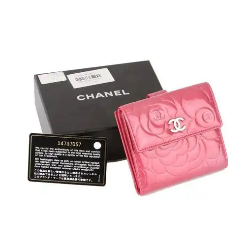 chanel 香奈儿 女式漆皮紫红色浮雕山茶花短款钱包 a47422216 jw