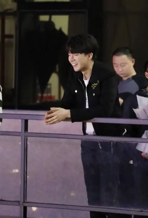 摩登兄弟刘宇宁7373