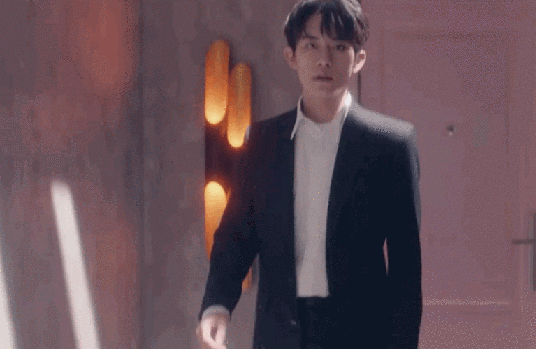 [易烊千玺][分享]190726 易烊千玺神仙动图上线 西装烊烊帅气出没