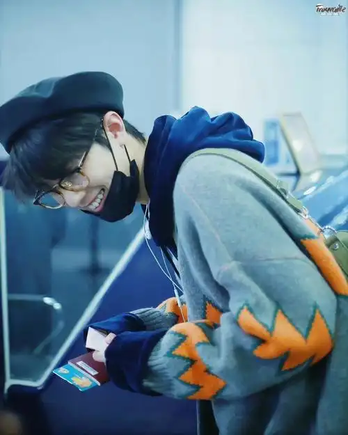 肖战机场照53180330北京76大阪二