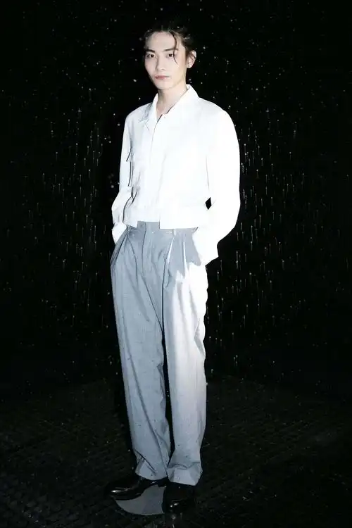 王瑞昌出席活动现身上海人气高涨