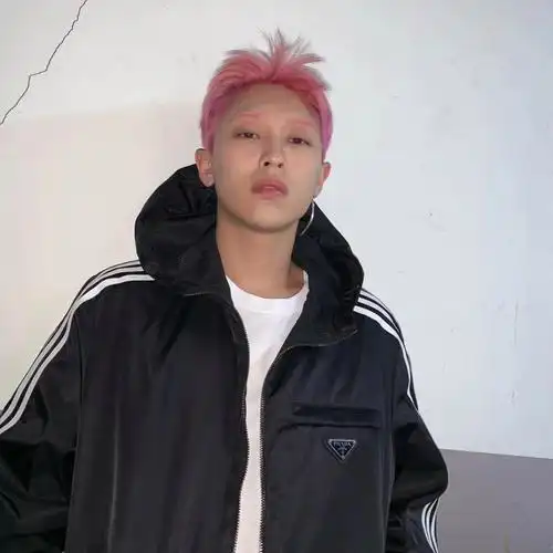 凭什么吸引易梦玲,马思唯造型穿搭帅在哪?街头潮男穿搭指南