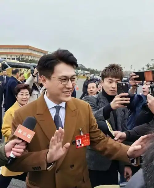 破案了:靳东隐藏了44年,原来演员可能是副业,真是深藏不露!