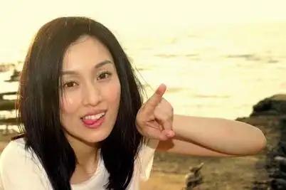 范玮琪mv玩烟火突发状况 误炸伤左手食指(图)