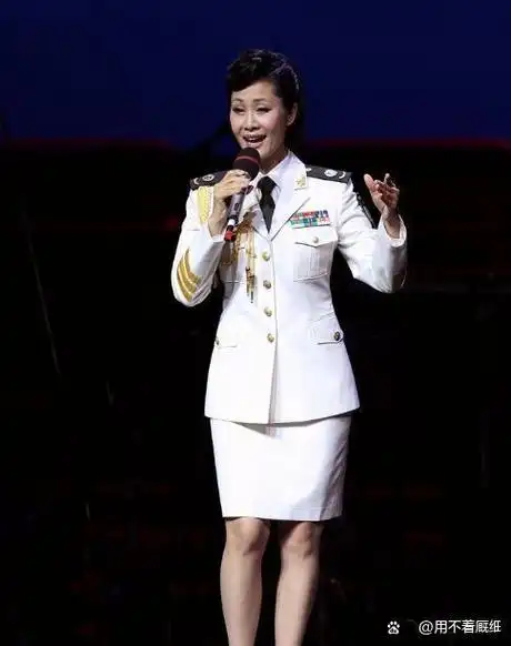 五位军旅女歌手身材丰满,长相甜美,你最喜欢谁?
