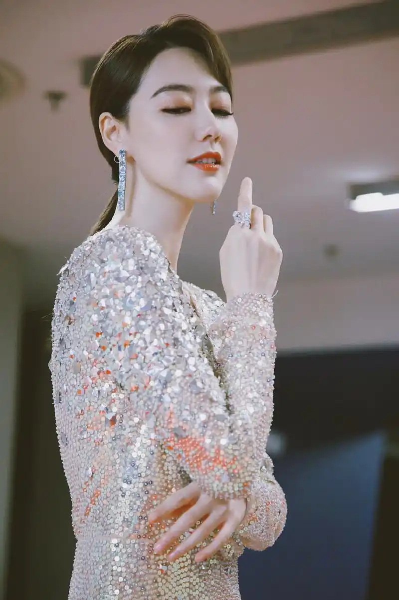 东方卫视主持人王冠