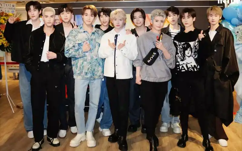 into1成团 25个月快乐也祝into1毕业一个月快乐