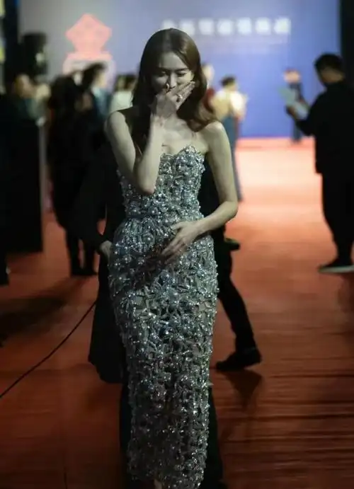 林志玲金马奖婚后眼中无光五官大变样对日本导演态度谄媚