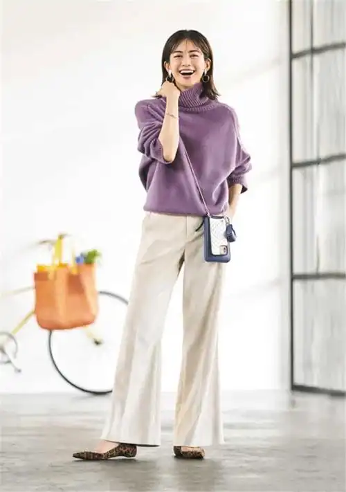 那可能还是有一些烂大街哦,这时候推荐你可以利用这种风衣搭配杏色