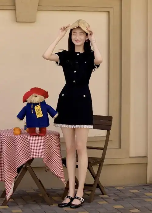 张艺凡大长腿 要是换双鞋就更好看了