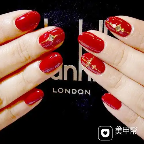 红色新娘钻方圆形新年美甲图片