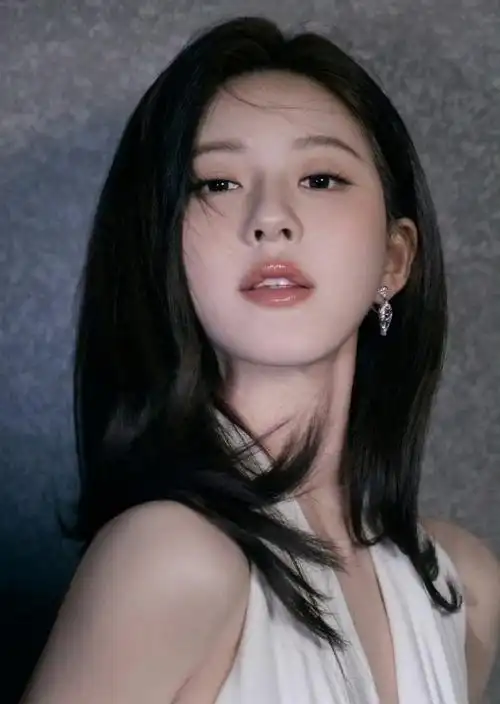 赵露思挂脖高定