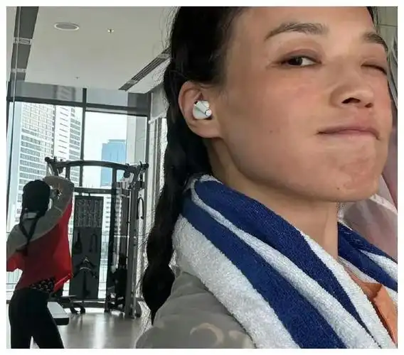 舒淇晒出真实皮肤,令人惊艳,美貌无可挑剔|素颜|模特