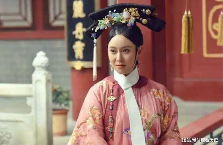 她14岁被送入宫中成为妃子,一生只被宠爱一次,晚年过得孤独