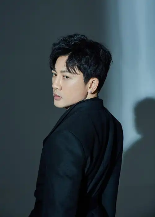 苏有朋《天赐的声音》化身都市吟唱者 演唱《都挺好》以实力打破质疑