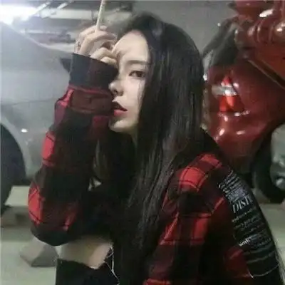 qq头像女生霸气高冷范抽烟(8张)_qq头像_表白图片网
