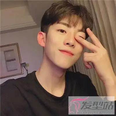 男生两边铲可以选择什么发型 最靓的仔选最潮的发型