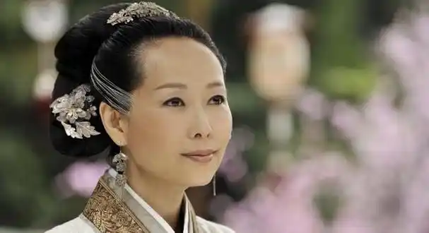 同样是老去69岁赵雅芝和60岁叶童一对比2人差距一目了然