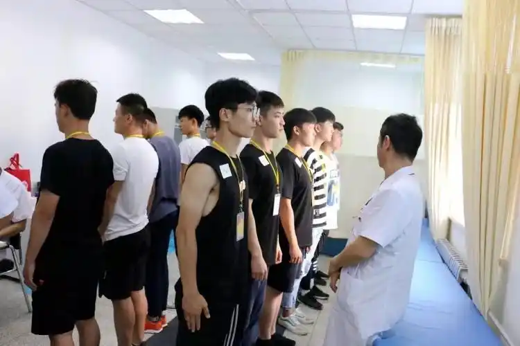 最细致的一次体检对很多人来说讲真淘汰率最高的一项便是军检这其中