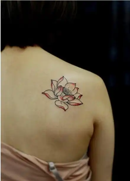 女孩子肩背简单唯美好看的莲花纹身图图片