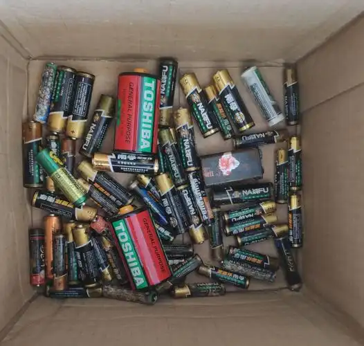 通过讲解垃圾减量与分类知识和技巧,开展趣味小问答,3节旧电池兑换1