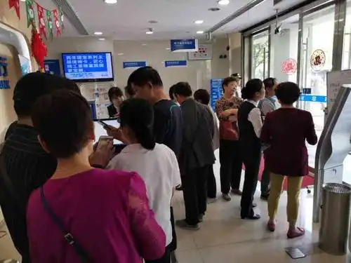 民生银行(春申支行)-"挺小的一家,闵行的民生银行不多,临下班来.