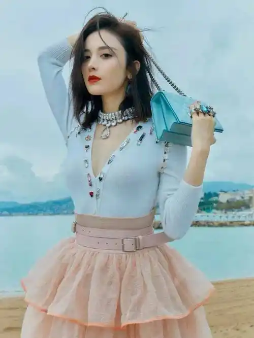 古力娜扎,见到我,你就忘了所有女孩_新疆_同年_获得了