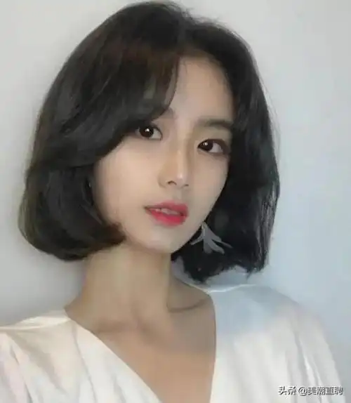 中性风酷帅女生短发烫发5款韩式女生短发搭配