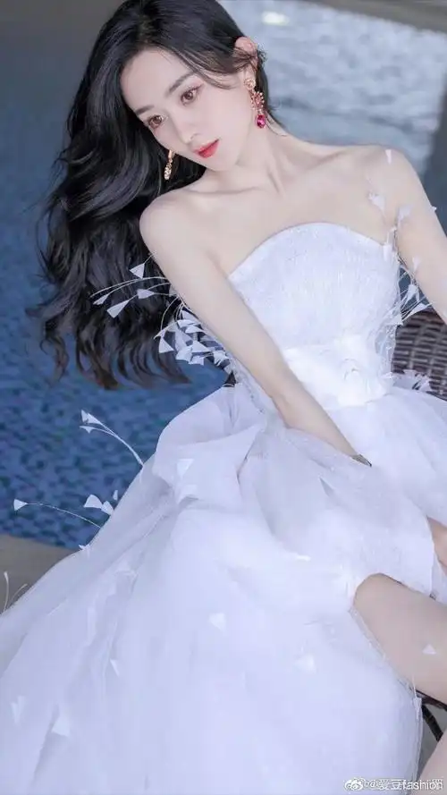 赵丽颖蝴蝶结白裙