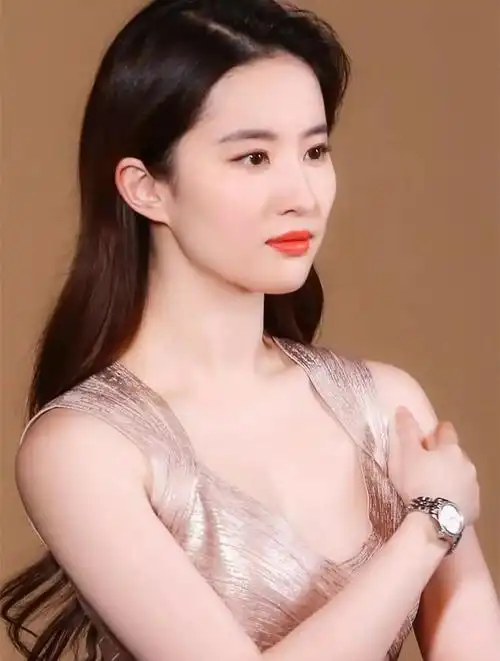 "无人敢娶"刘亦菲:年仅34岁身价超过20亿,为何至今无人敢娶2