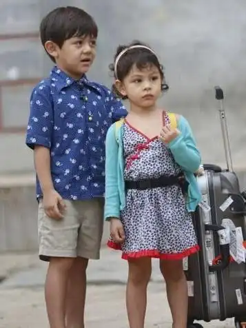 刘烨生日一家四口出镜诺一混血面相更加明显霓娜身高超诺一